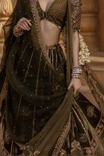 Load image into Gallery viewer, Kadambari Chuda Set
