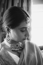 Load image into Gallery viewer, Vedati Necklace Set and Maangtika
