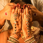 Load image into Gallery viewer, Kaamika Chuda Set &amp; Hathphool

