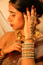Load image into Gallery viewer, Kaamika Chuda Set &amp; Hathphool

