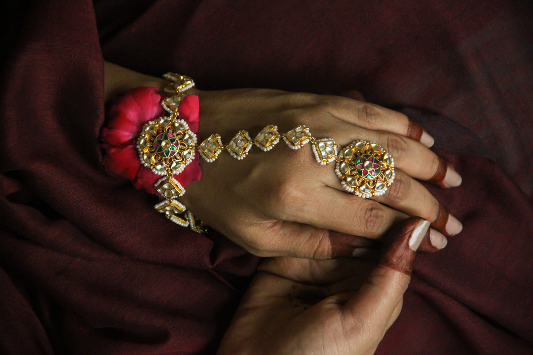 Kali Kali Hathphool Pair